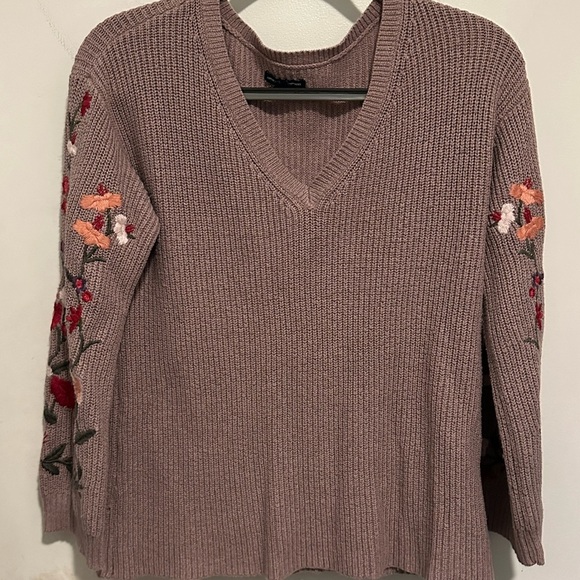 American Eagle Women's V-Neck Sweater with Floral Embroidery - Picture 1 of 4